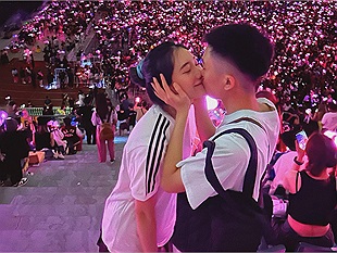 Xuân Bách và bạn gái phát "cẩu lương" khiến game thủ FA "phẫn nộ"