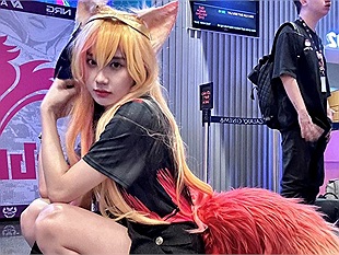 Mina Young cosplay cực dễ thương skin mới của tướng Ahri
