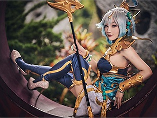 Ngắm nhìn bộ ảnh cosplay cực kỳ sexy, quyến rũ của nữ hot girl hoá thân Lux
