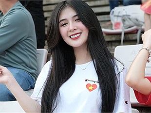 Quỳnh Alee xinh đẹp cùng với nụ cười rạng rỡ nhận được nhiều lời khen từ cộng đồng mạng