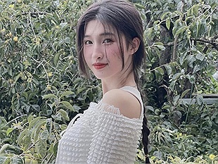 Á hậu Phương Nhi đăng ảnh với nụ cười toả nắng, xinh đẹp như một nàng thơ