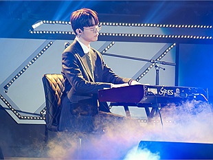 Faker trình diễn piano như nghệ sĩ chuyên nghiệp ngay trước mắt 4.000 fan T1 trầm trồ theo dõi
