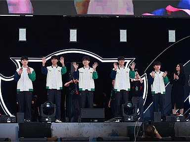 Nhìn lại sự kiện T1 tại Việt Nam: Cơn sốt eSports và những ‘lùm xùm‘ không đáng có