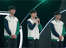 Giây phút bùng nổ khi Faker chào fan bằng tiếng Việt tại sự kiện T1 in Vietnam