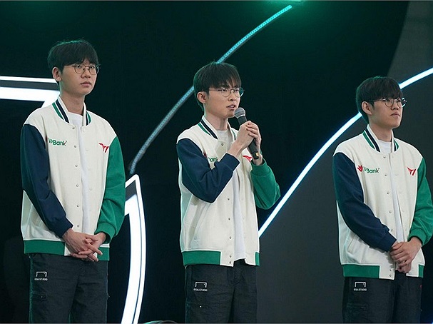 Giây phút bùng nổ khi Faker chào fan bằng tiếng Việt tại sự kiện T1 in Vietnam