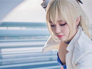 Lặng người với bộ ảnh cosplay nàng Saber khoe dáng bên chiếc siêu xe