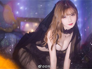 Cosplay Hyperdimension Neptunia cực xinh khiến game thủ chỉ muốn chơi ngay