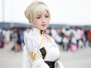 Thổn thức với cosplay công chúa Luna tuyệt đẹp trong Final Fantasy XV