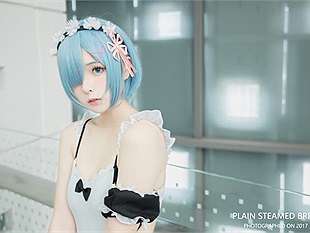 Cosplay Rem trong Re:Zero càng ngắm càng thấy kích thích