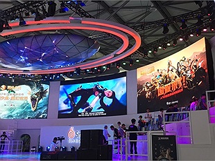 Game thủ xếp hàng dài để chơi thử bom tấn Dark and Light tại ChinaJoy 2017