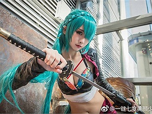 Nữ ca sỹ ảo Hatsune Miku nay lột xác thành kiếm sỹ cực nóng bỏng