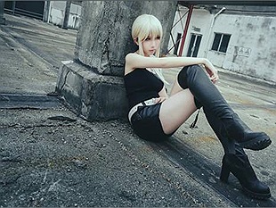 Lặng người trước vẻ đẹp của cosplay nàng Saber gợi cảm đến chết người