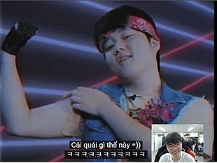 LMHT: Đau ruột với Huni đi quảng cáo "đồ lót" và biểu cảm khó đỡ của Faker khi xem video động trời này