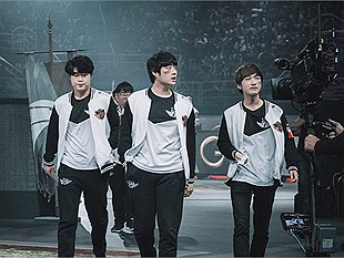 LMHT: SKT T1 đăng quang MSI lần thứ 2 liên tiếp, G2 hoàn thành mục tiêu biến Faker thành tạ