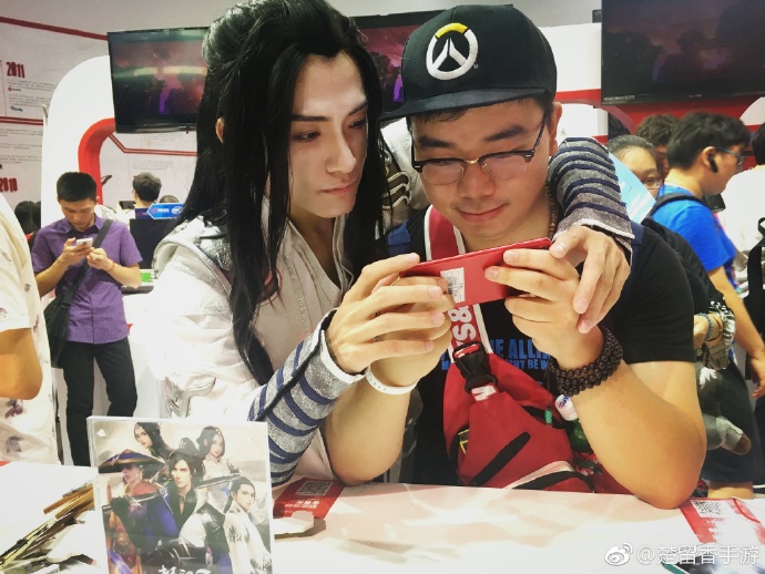 Sở Lưu Hương Mobile: Cosplay Sở Lưu Hương hào hoa tại ChinaJoy 2017