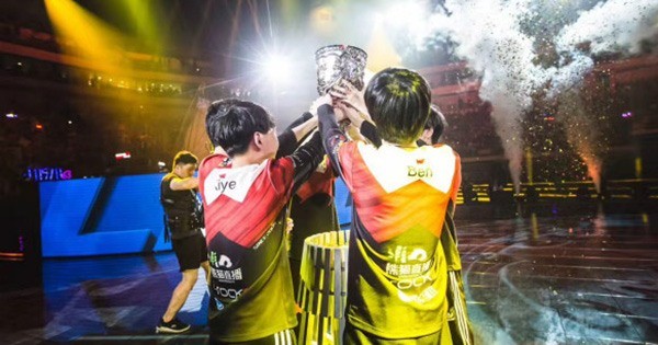 Khoảnh khắc ấn tượng nhất của LMHT trong năm 2017: GAM tới MSI và CKTG, Faker bật khóc nức nở