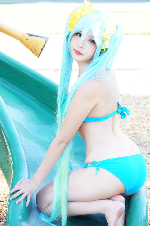 Chảy máu mũi với loạt ảnh cosplay Sona Tiệc Bể Bơi của Hana cosplayer