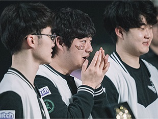 LMHT: SKT Faker và Bang đã nói gì về huyền thoại bóng đá Ronaldo sau khi nhận huy chương MSI 2017