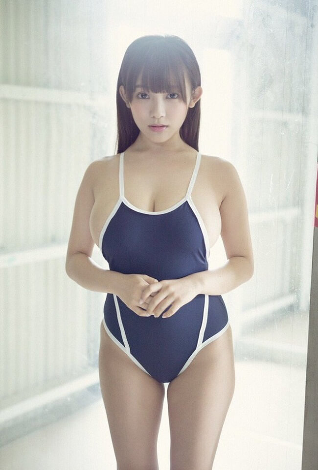 Mẫu bikini khoét sâu hờ hững khiến đàn ông phải ngẩn ngơ say đắm
