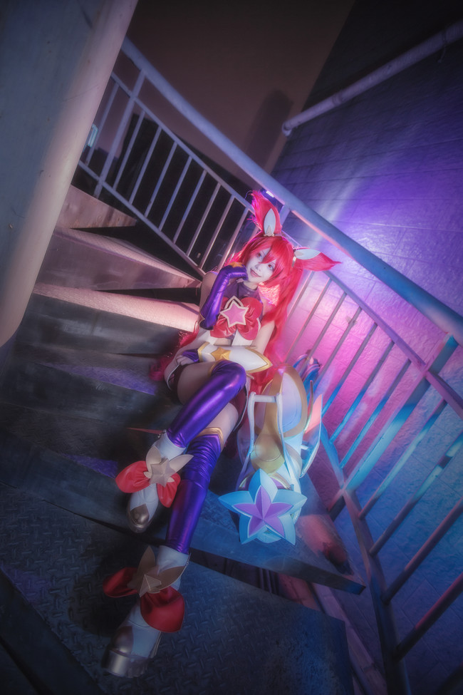 Mãn nhãn với Cosplay Jinx Vệ Binh Tinh Tú đẹp nhất từ trước đến nay