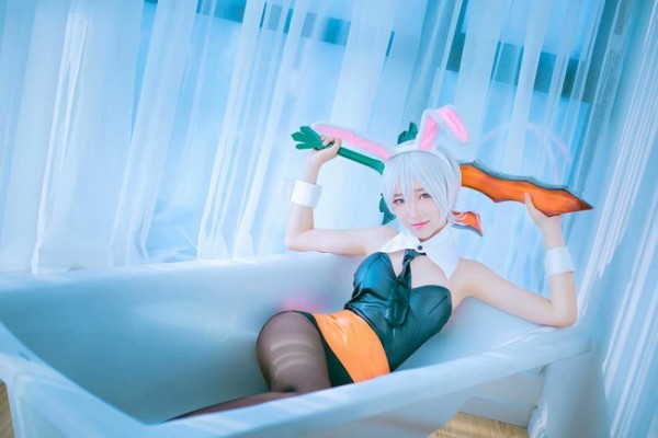 LMHT: Cosplay Riven Thỏ Ngọc siêu đáng yêu nhưng có gì đó sai sai