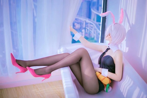 LMHT: Cosplay Riven Thỏ Ngọc siêu đáng yêu nhưng có gì đó sai sai