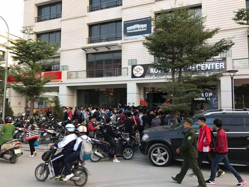 KOW Gaming Center ngày đầu khai trương với hàng dài game thủ xếp hàng chờ đến lượt