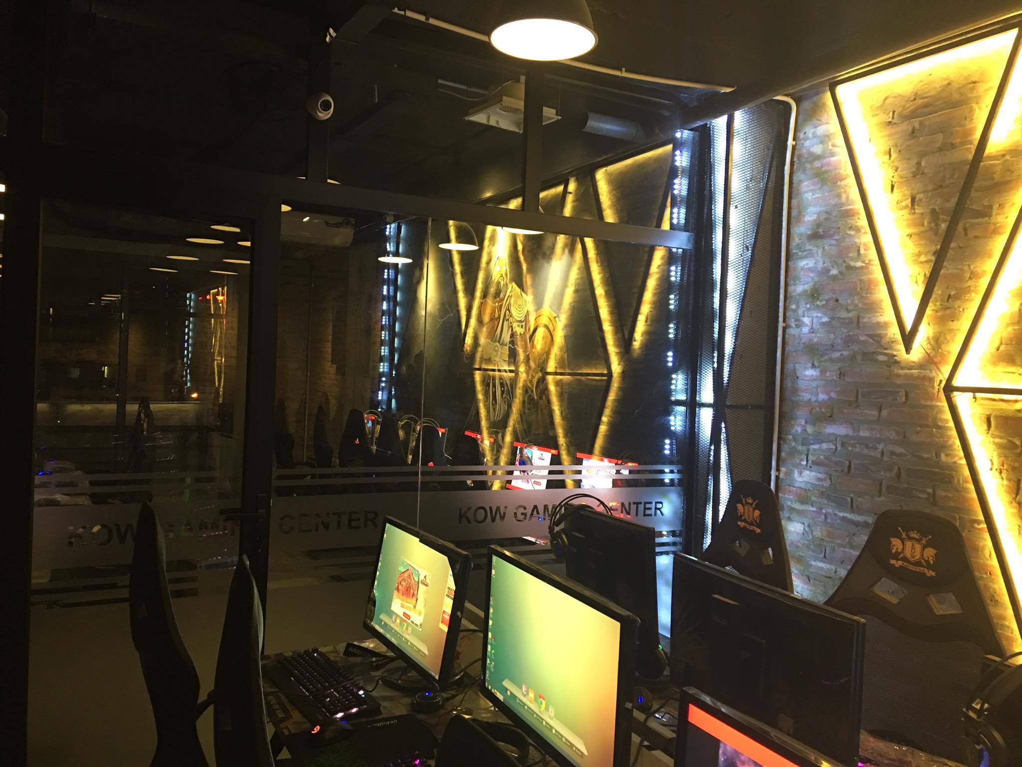 KOW Gaming Center ngày đầu khai trương với hàng dài game thủ xếp hàng chờ đến lượt