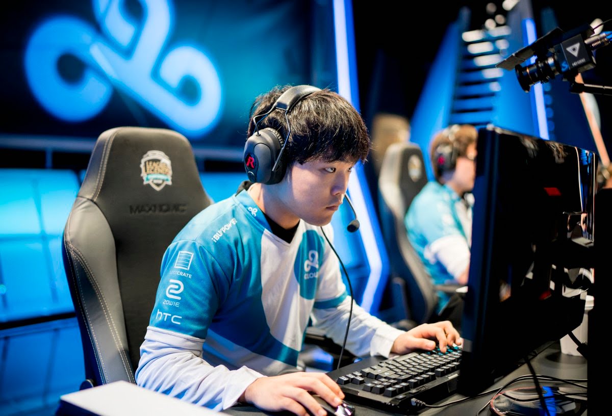 Top những game thủ gặt hái được vô số thành công sau khi đổi vị trí thi đấu