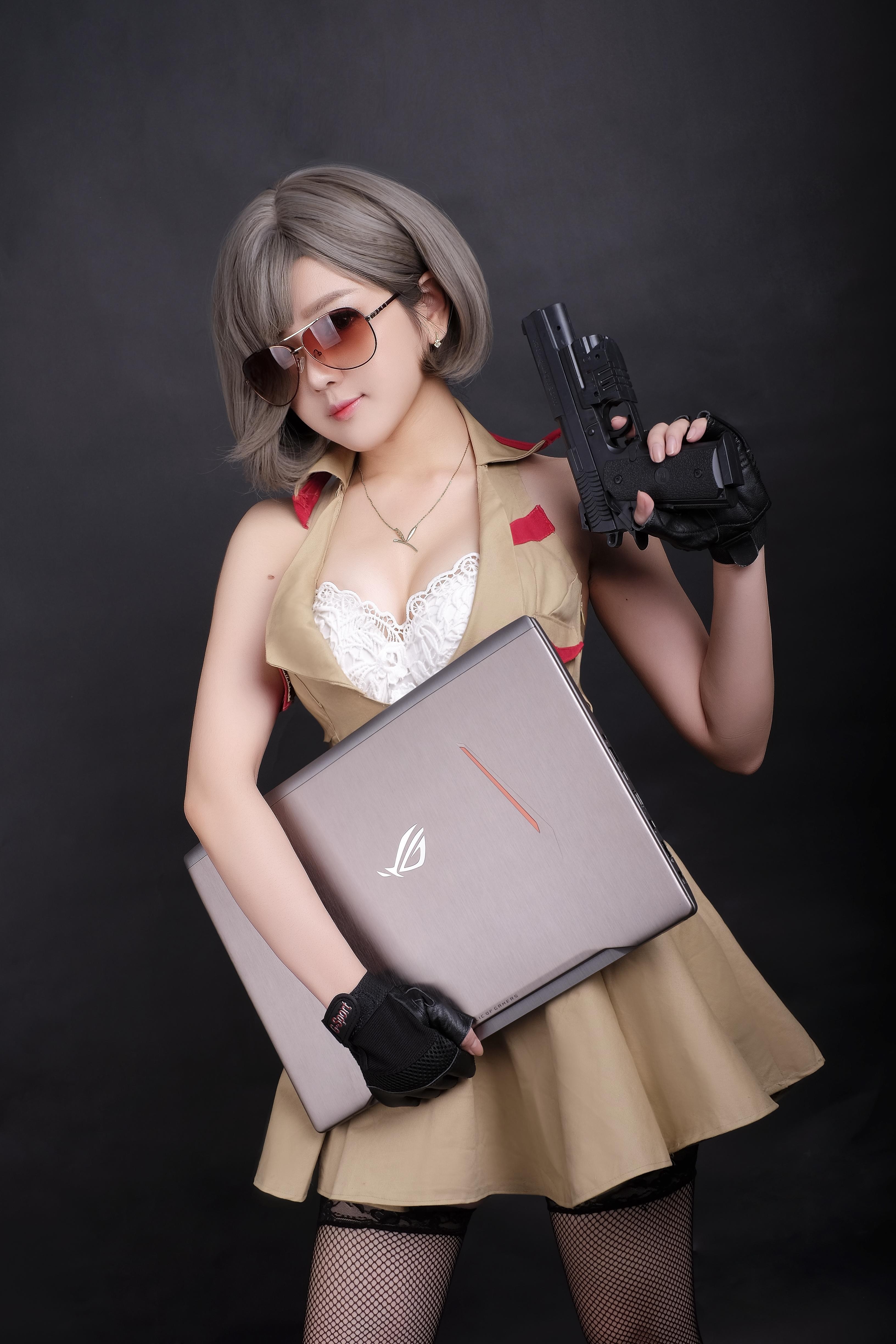 Đột kích: Chảy máu mũi với loạt ảnh hóa thân nhân vật FOX sexy quyến rũ của nữ game thủ Bít tết