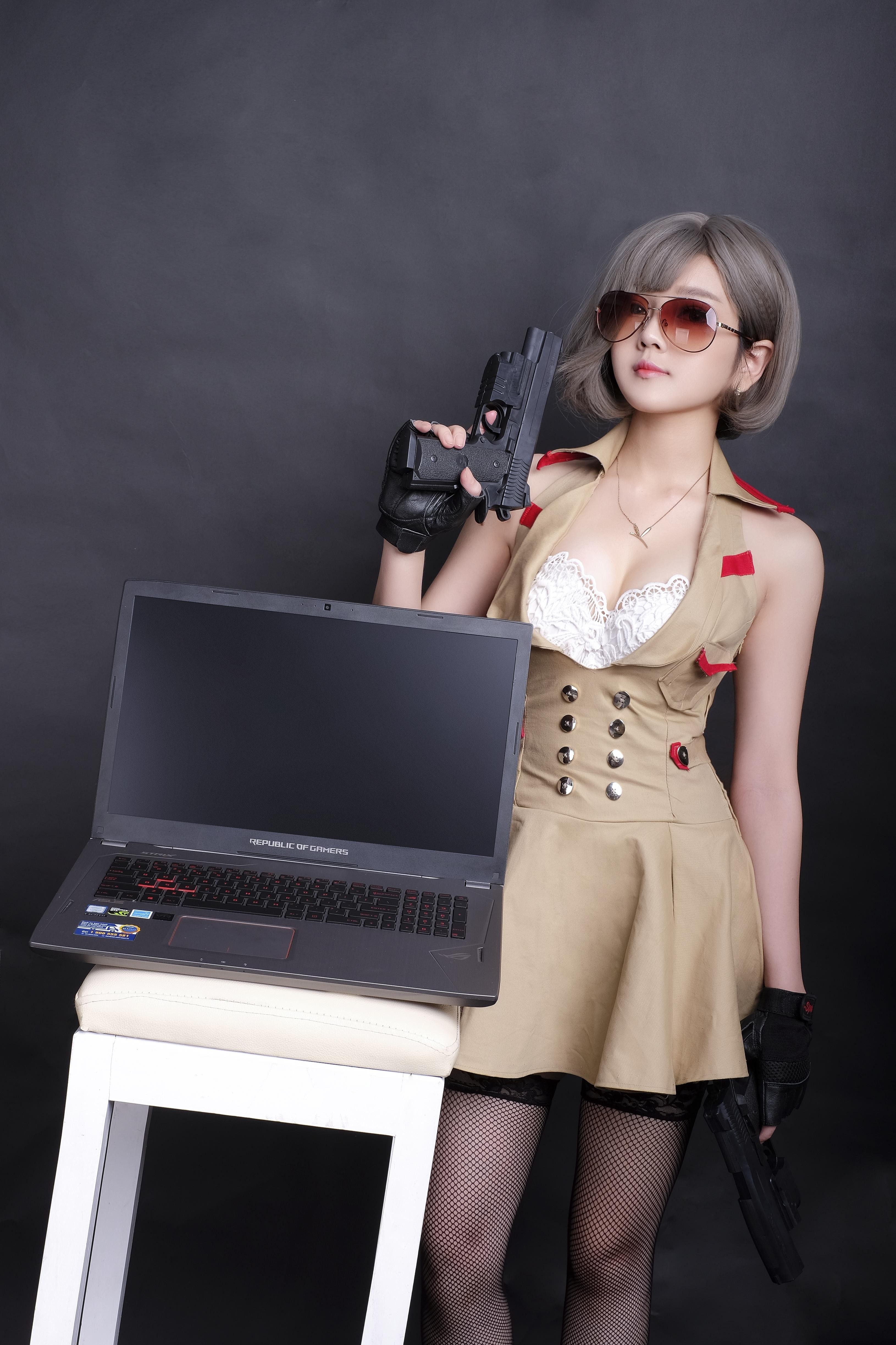 Đột kích: Chảy máu mũi với loạt ảnh hóa thân nhân vật FOX sexy quyến rũ của nữ game thủ Bít tết