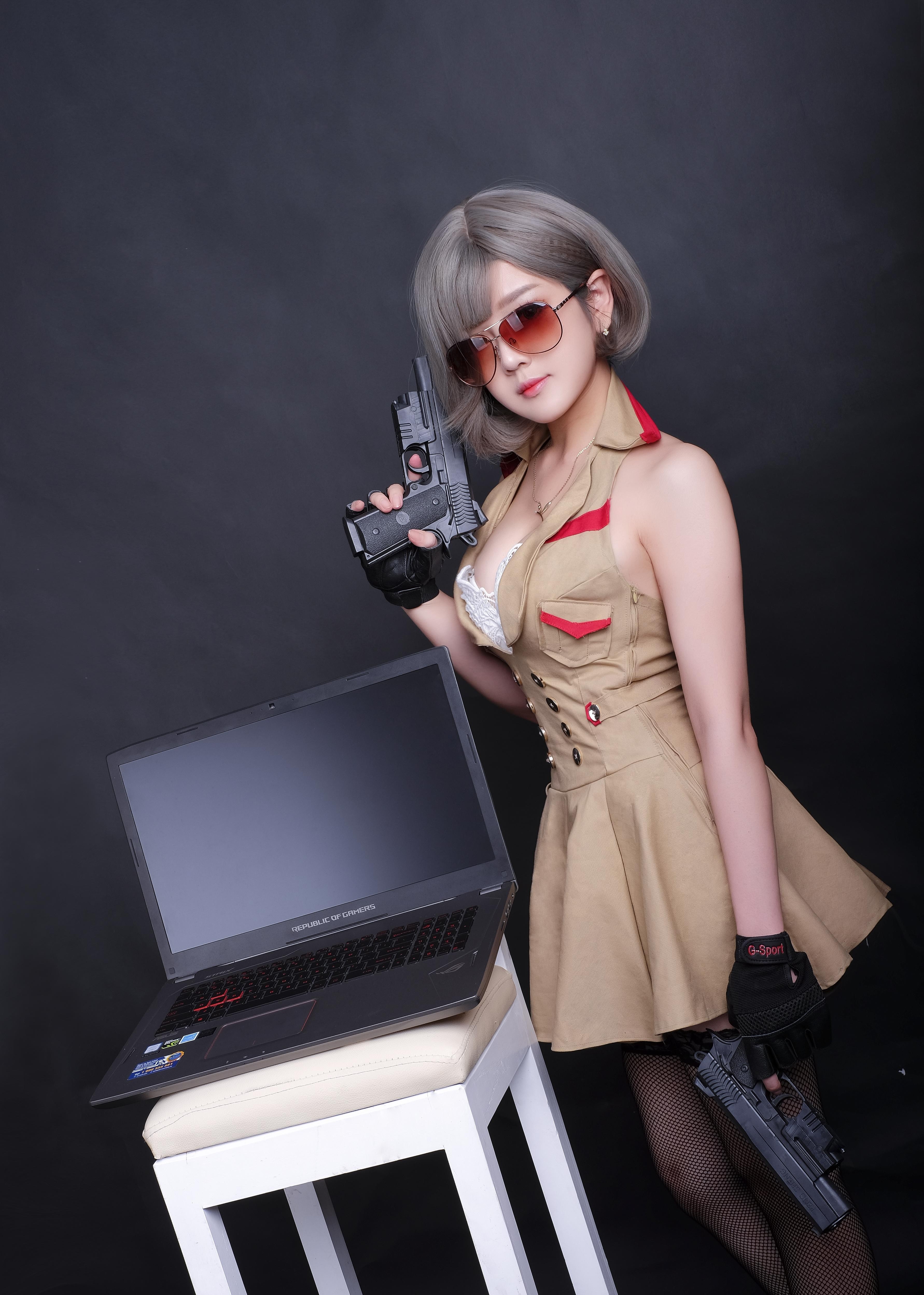 Đột kích: Chảy máu mũi với loạt ảnh hóa thân nhân vật FOX sexy quyến rũ của nữ game thủ Bít tết