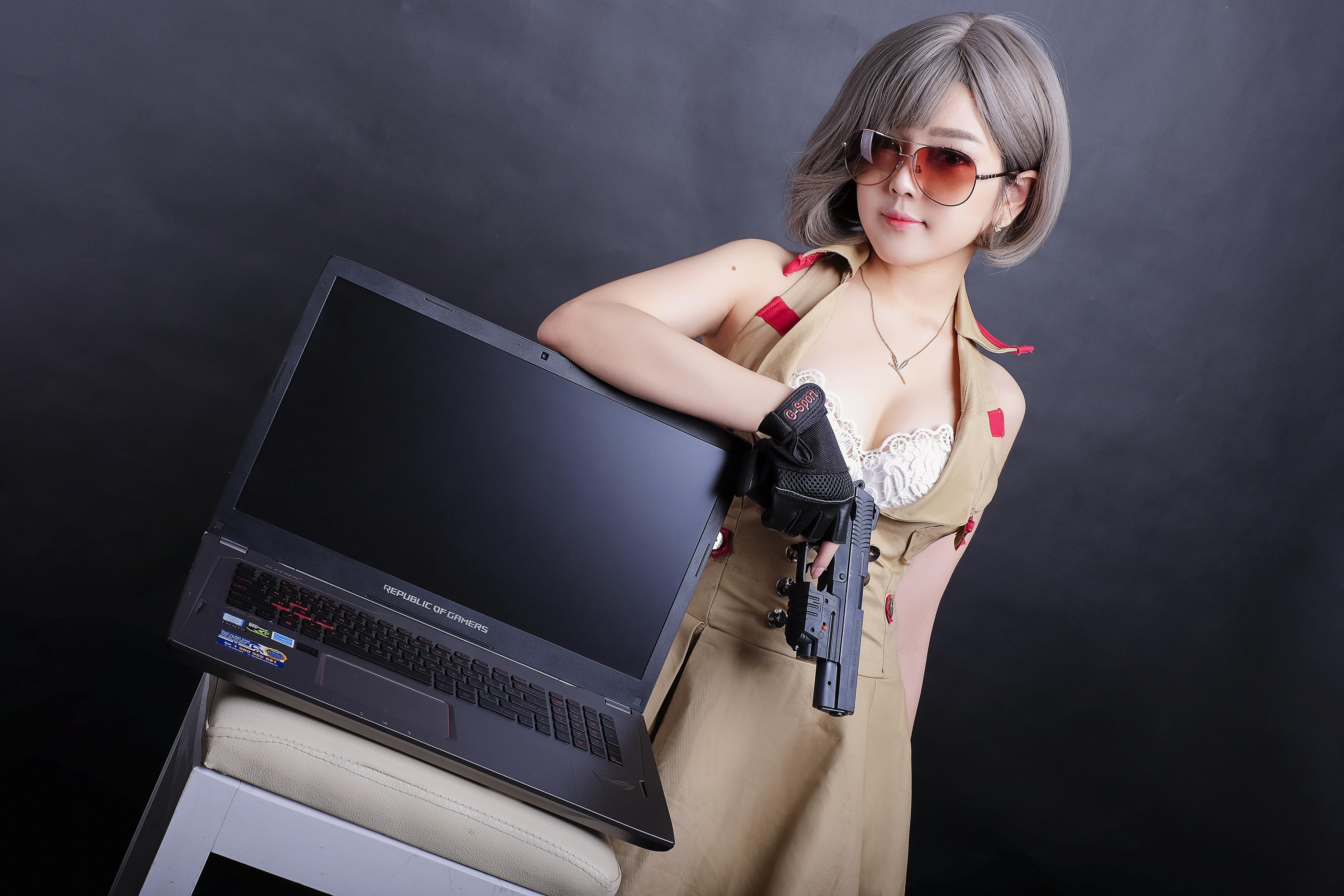 Đột kích: Chảy máu mũi với loạt ảnh hóa thân nhân vật FOX sexy quyến rũ của nữ game thủ Bít tết