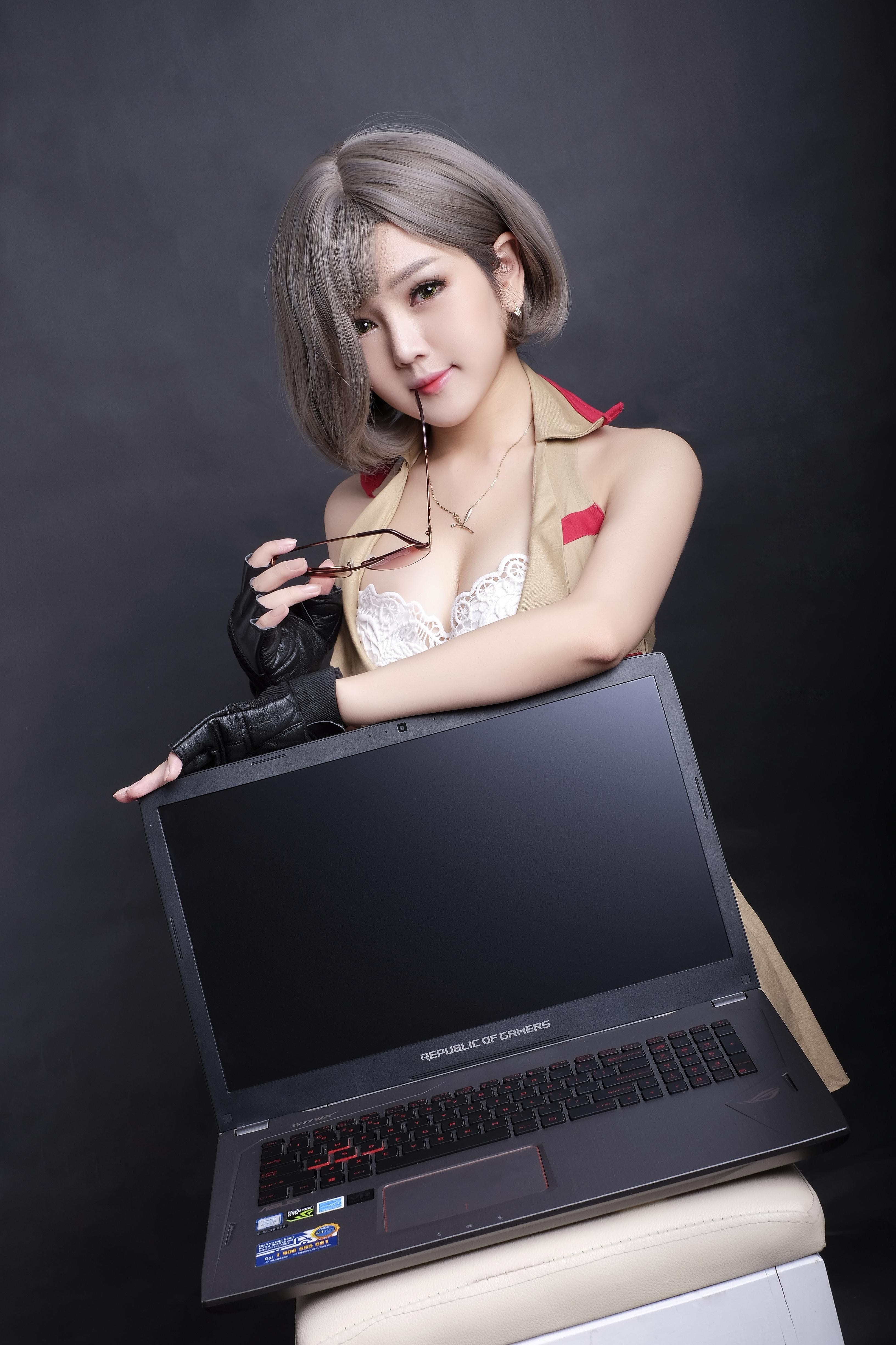 Đột kích: Chảy máu mũi với loạt ảnh hóa thân nhân vật FOX sexy quyến rũ của nữ game thủ Bít tết
