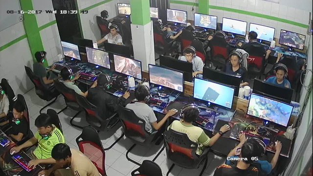 Các quán net chạy đua nhau mở các chương trình khuyến mại, game thủ giỏi được ăn uống free