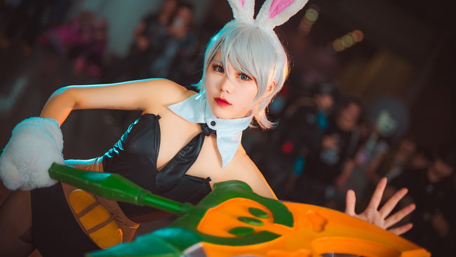 Cosplay Riven Thỏ Ngọc vô cùng quyến rũ trong Liên Minh Huyền Thoại