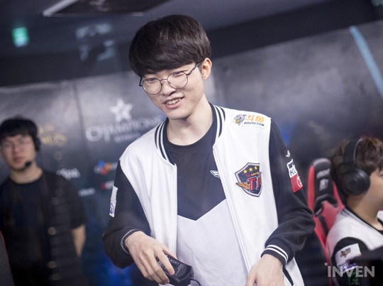 SKT Faker: "Tôi đã chuẩn bị một cánh tay giả trong trường hợp họ cắt đi hai cánh tay của tôi"