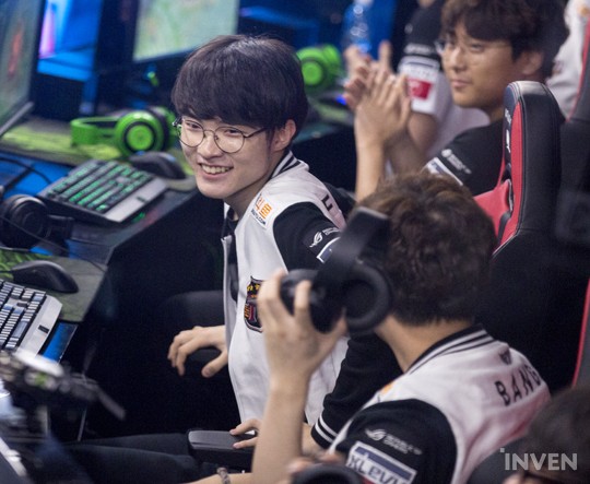 SKT Faker: "Tôi đã chuẩn bị một cánh tay giả trong trường hợp họ cắt đi hai cánh tay của tôi"