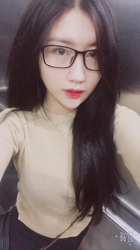 LMHT: Hotgirl Hoa Hà lên tiếng chửi Thư Lê bạn gái Junie dựa hơi trên Facebook cá nhân