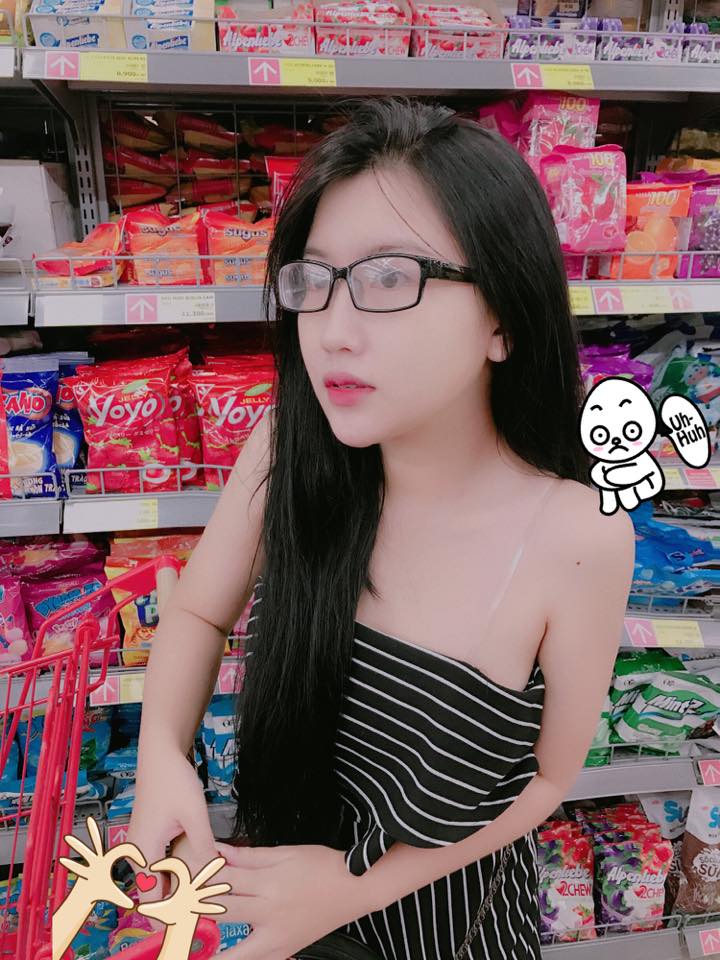 LMHT: Hotgirl Hoa Hà lên tiếng chửi Thư Lê bạn gái Junie dựa hơi trên Facebook cá nhân