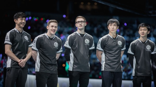 LMHT: Sau nhà vô địch thế giới SSG, tiếp tục đến Team SoloMid gia hạn hợp đồng giữ chân toàn bộ tuyển thủ