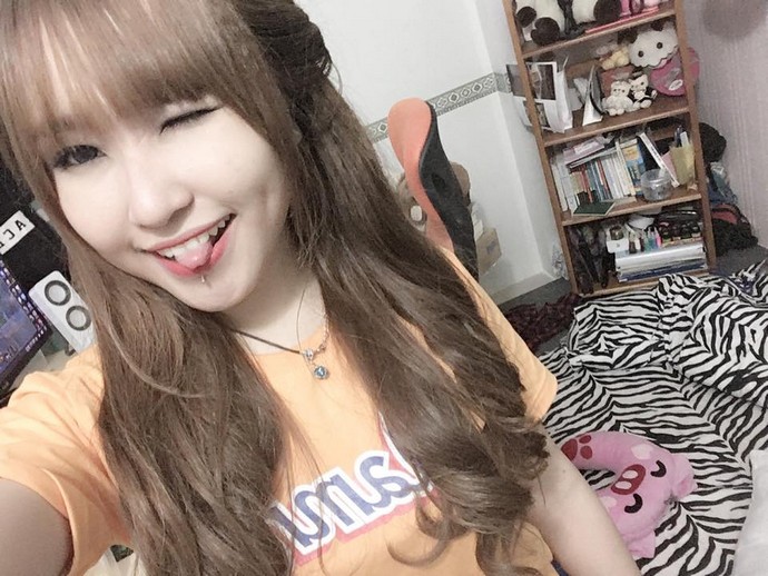 LMHT: Uyên Pu là nữ streamer thứ 2 của Việt Nam nhận được nút Play bạc từ Youtube