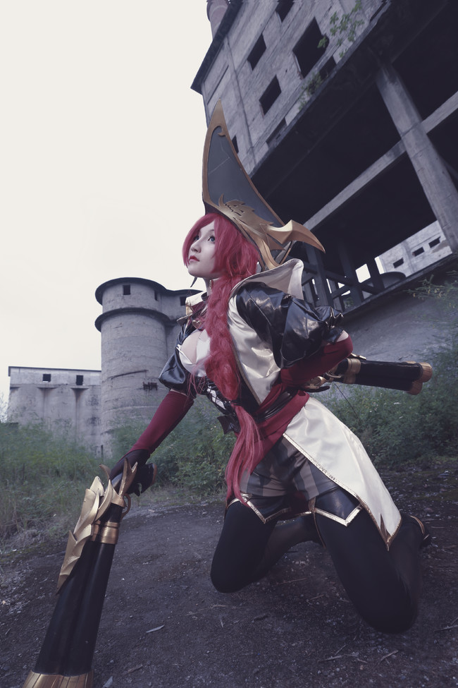 Rụng tim trước cosplay Miss Fortune Thuyền Trưởng siêu chất trong Liên Minh Huyền Thoại