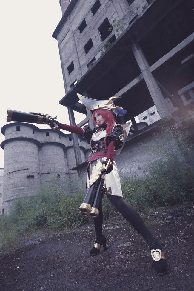 Rụng tim trước cosplay Miss Fortune Thuyền Trưởng siêu chất trong Liên Minh Huyền Thoại