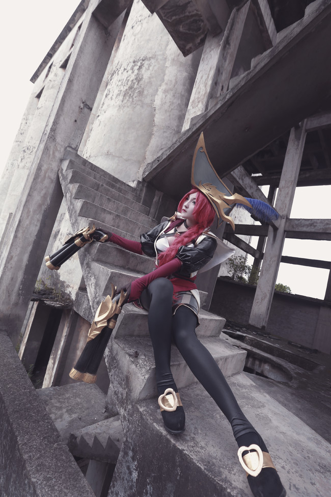Rụng tim trước cosplay Miss Fortune Thuyền Trưởng siêu chất trong Liên Minh Huyền Thoại