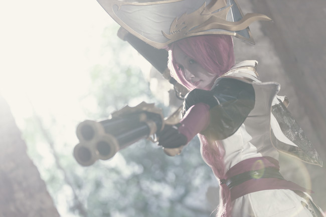 Rụng tim trước cosplay Miss Fortune Thuyền Trưởng siêu chất trong Liên Minh Huyền Thoại