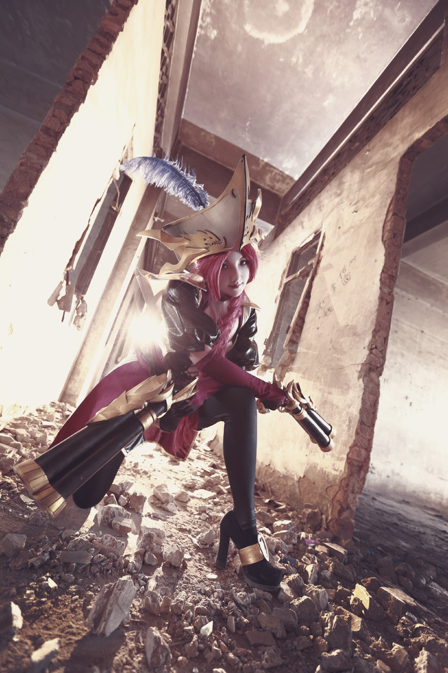 Rụng tim trước cosplay Miss Fortune Thuyền Trưởng siêu chất trong Liên Minh Huyền Thoại