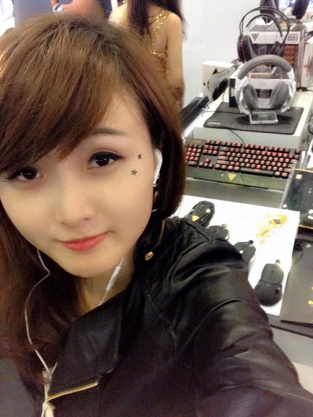 LMHT: Hotgirl Hoa Hà lên tiếng chửi Thư Lê bạn gái Junie dựa hơi trên Facebook cá nhân