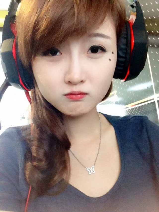 LMHT: Hotgirl Hoa Hà lên tiếng chửi Thư Lê bạn gái Junie dựa hơi trên Facebook cá nhân