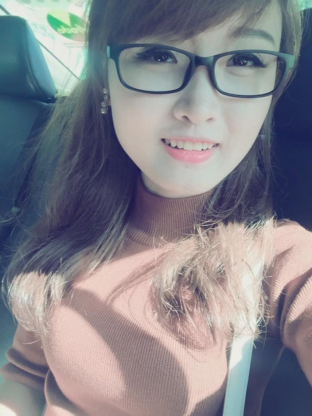 LMHT: Hotgirl Hoa Hà lên tiếng chửi Thư Lê bạn gái Junie dựa hơi trên Facebook cá nhân